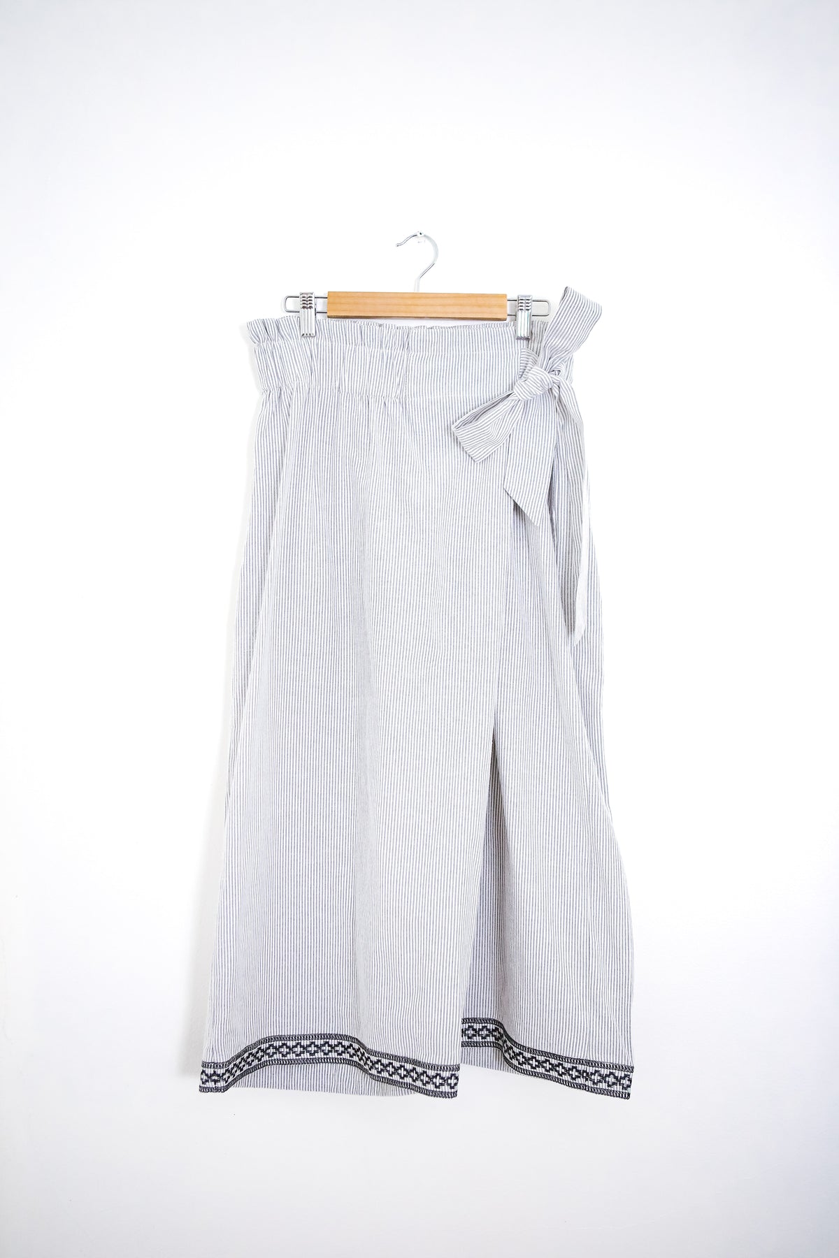 Alapaap Embroidered Culottes in White
